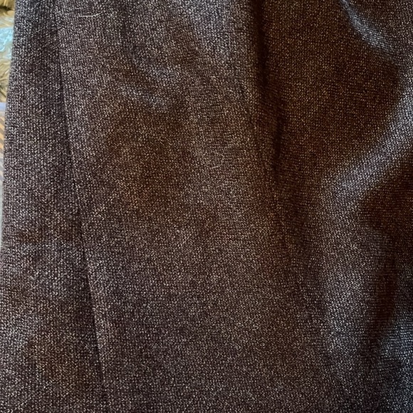 Elite tahari virgin wool skirt. - Picture 12 of 14